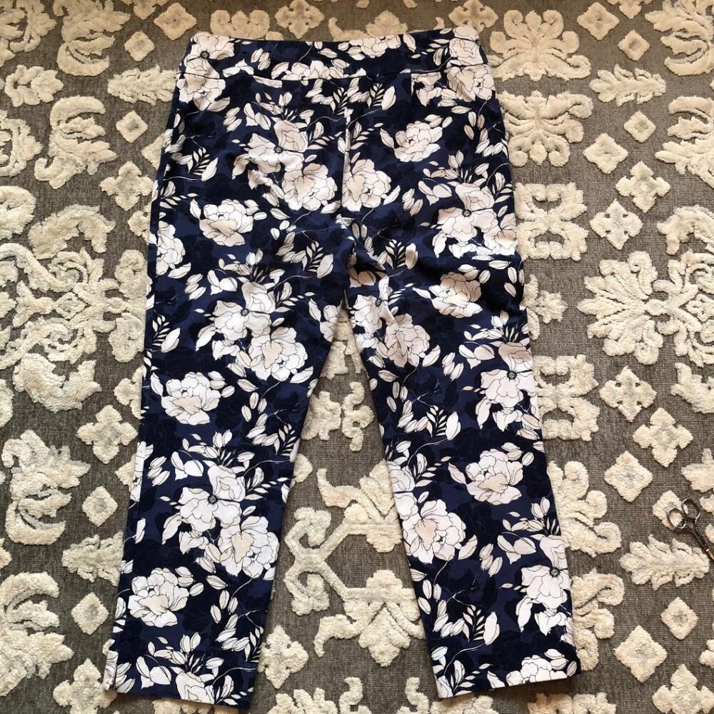 Chicos So Slimming, Dark Blue, floral print, cropped ankle, capris, Sz Chico’s 1 - Picture 2 of 8